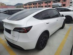 Tesla Model Y Long Range All-Wheel Drive - ფოტო 7