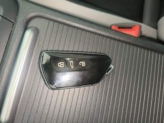 Volkswagen Golf 300TSI Pro - ფოტო 9