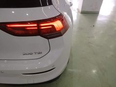 Volkswagen Golf 200TSI DSG - ფოტო 8