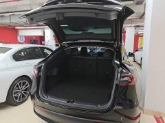 Tesla Model Y Rear-Wheel Drive - ფოტო 19
