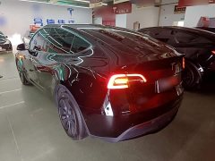 Tesla Model Y Rear-Wheel Drive - ფოტო 5