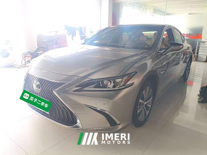 Lexus ES 2020 200 Excellence Edition - ავტომობილი ჩინეთიდან