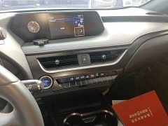 Lexus UX 2020 260h Explorer Fun Edition - ფოტო 13