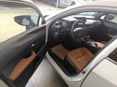 Lexus UX 2020 260h Explorer Fun Edition - ფოტო 16