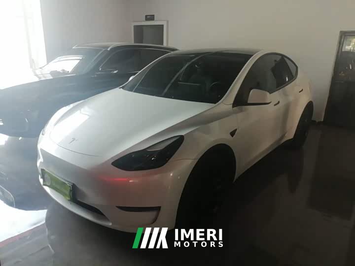 Tesla Model Y Long Range All-Wheel Drive
