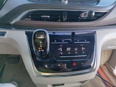 Buick GL8 Land Executive Cabin 652T Luxury - ფოტო 13