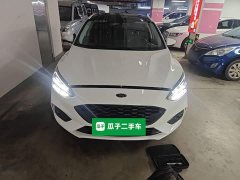Ford Focus Hatchback EcoBoost 180 Automatic Trend - ფოტო 3