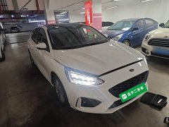 Ford Focus Hatchback EcoBoost 180 Automatic Trend - ფოტო 4