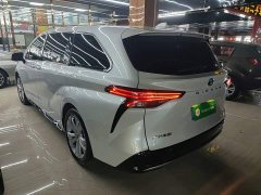 Toyota Sienna 2.5L Hybrid Premium Edition - ფოტო 5