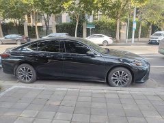 Lexus ES 200 Excellence Edition - ფოტო 9