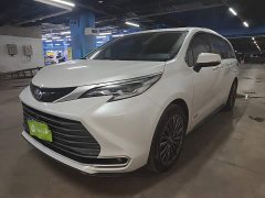 Toyota Sienna 2.5L Hybrid Premium Edition - ფოტო 1