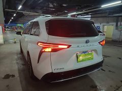 Toyota Sienna 2.5L Hybrid Premium Edition - ფოტო 5