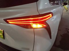 Toyota Sienna 2.5L Hybrid Premium Edition - ფოტო 8