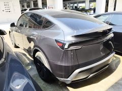 Tesla Model Y Long Range All-Wheel Drive - ფოტო 5