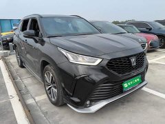Toyota Crown Venza 2.5L HEV AWD Premium - ფოტო 4