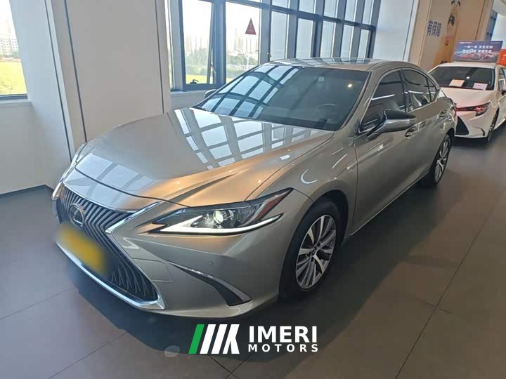 Lexus ES 2020 200 Excellence Edition - ავტომობილი ჩინეთიდან