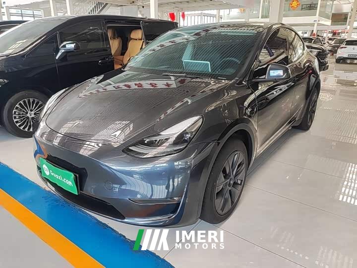 Tesla Model Y Long Range All-Wheel Drive