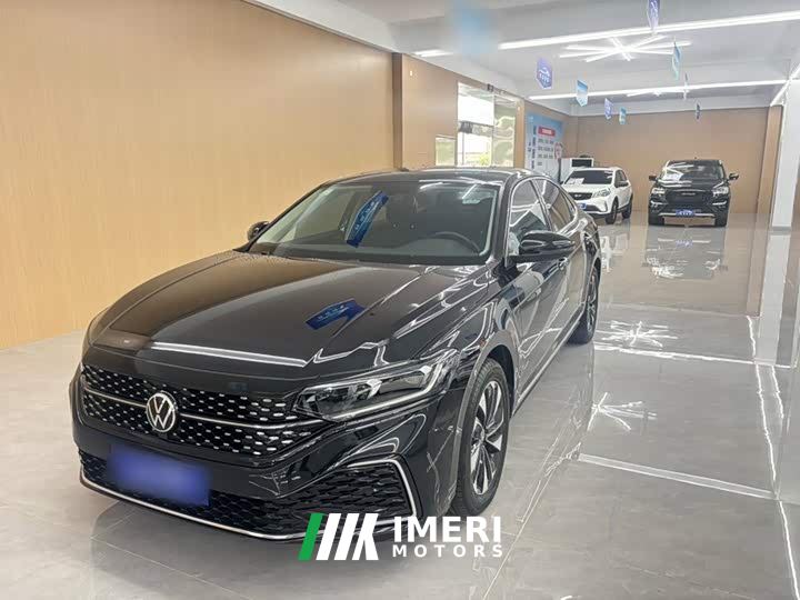 Volkswagen Passat 330TSI Starry Sky Elite