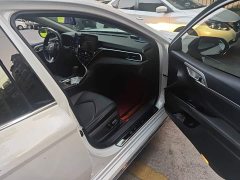 Toyota Camry 2021 Hybrid Luxury - ფოტო 18