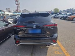 Toyota Crown Venza 2.5L HEV AWD Premium - ფოტო 13