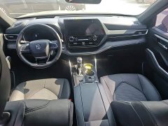 Toyota Crown Venza 2.5L HEV AWD Premium - ფოტო 20