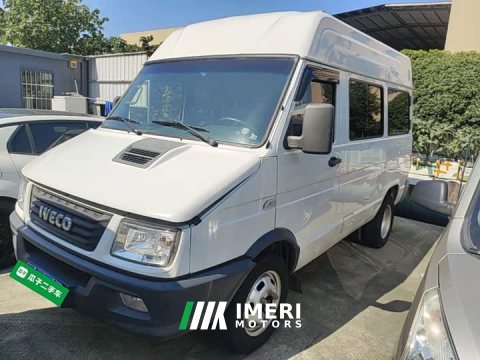 2022 Iveco Daily 2021 2.5T A35 M1 Minibus 5-9 Seats Short Wheelbase Mid-roof Dual Wheels Side Sliding Door - ავტომობილი ჩინე…