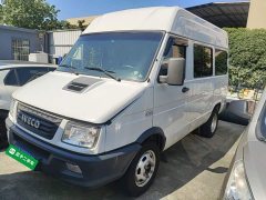 Iveco Daily 2021 2.5T A35 M1 Minibus 5-9 Seats Short Wheelbase Mid-roof Dual Wheels Side Sliding Door - ფოტო 2