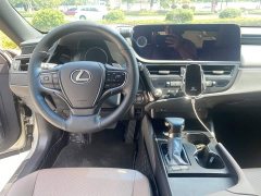 Lexus ES 200 Premium Edition - ფოტო 16