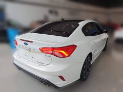 Ford Focus Sedan EcoBoost 180 Automatic ST Line - ფოტო 10