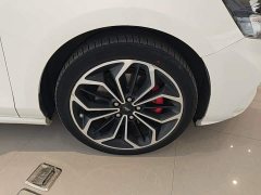 Ford Focus Sedan EcoBoost 180 Automatic ST Line - ფოტო 12