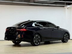 BMW 5 Series 525Li M Sport Package - ფოტო 11