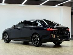 BMW 5 Series 525Li M Sport Package - ფოტო 9