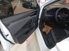 Volkswagen Sagitar 280TSI DSG Flying Edition - ფოტო 9
