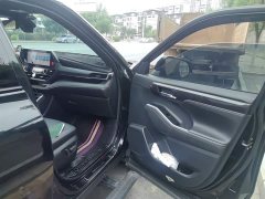 Toyota Crown Venza 2.5L HEV AWD Premium - ფოტო 18