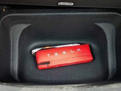 Tesla Model Y Rear-Wheel Drive - ფოტო 4