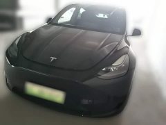 Tesla Model Y Rear-Wheel Drive - ფოტო 3