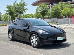 Tesla Model Y Standard Range RWD - ფოტო 15