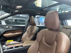 Volvo XC60 B5 AWD Smart Remote Luxury Edition - ფოტო 4