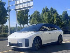 Li Auto i6 Four-Wheel Drive Standard Edition - ფოტო 1