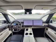Li Auto Li Xiang MEGA Ultra - ფოტო 7