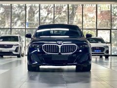 BMW 5 Series 530Li Luxury M Sport Package - ფოტო 2