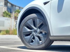 Tesla Model Y Rear-Wheel Drive - ფოტო 13