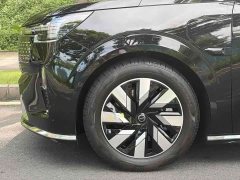 Volvo EM90 2025 Ultra Six-Seater - ფოტო 17