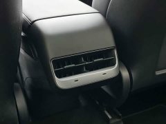 Tesla Model Y Long Range All-Wheel Drive - ფოტო 18