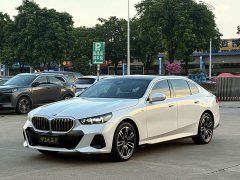 BMW 5 Series 525Li M Sport Package - ფოტო 1