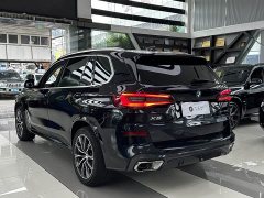 BMW X5 2022 xDrive 30Li Luxury M Sport Package - ფოტო 4