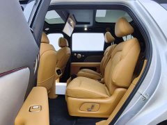 IM Motors Zhiji LS8 52 Max Luxury Six-Seater - ფოტო 9