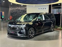 Volvo EM90 2025 Ultra Six-Seater - ფოტო 1