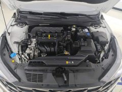 Hyundai Elantra 1.5L CVT Luxury - ფოტო 10