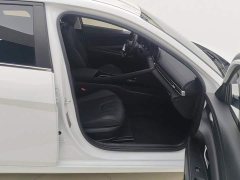 Hyundai Elantra 1.5L CVT Luxury - ფოტო 8